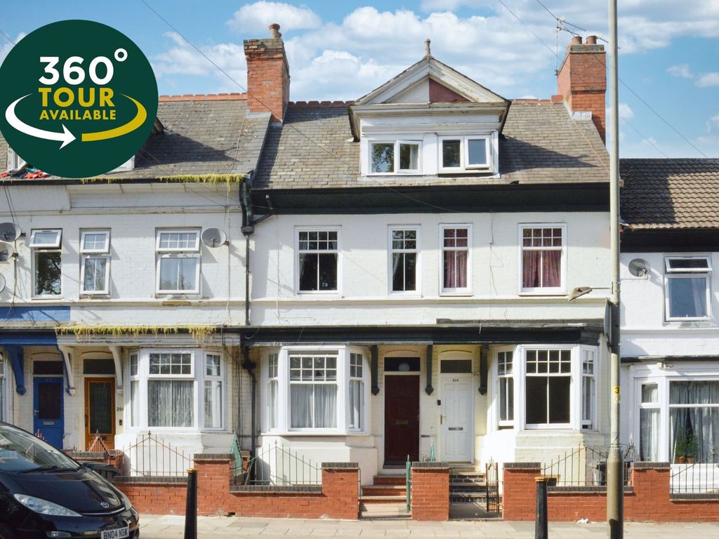 3 bed terraced house for sale in St. Saviours Road, Leicester LE5, £
