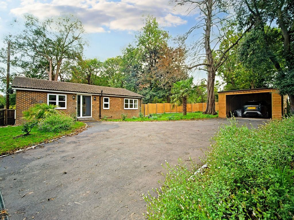 3 bed bungalow for sale in London Road, Leybourne ME19 Zoopla