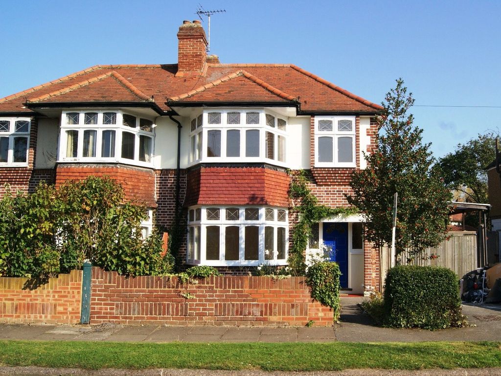 3 bed property to rent in Fairfield Avenue, Datchet, Slough SL3 Zoopla