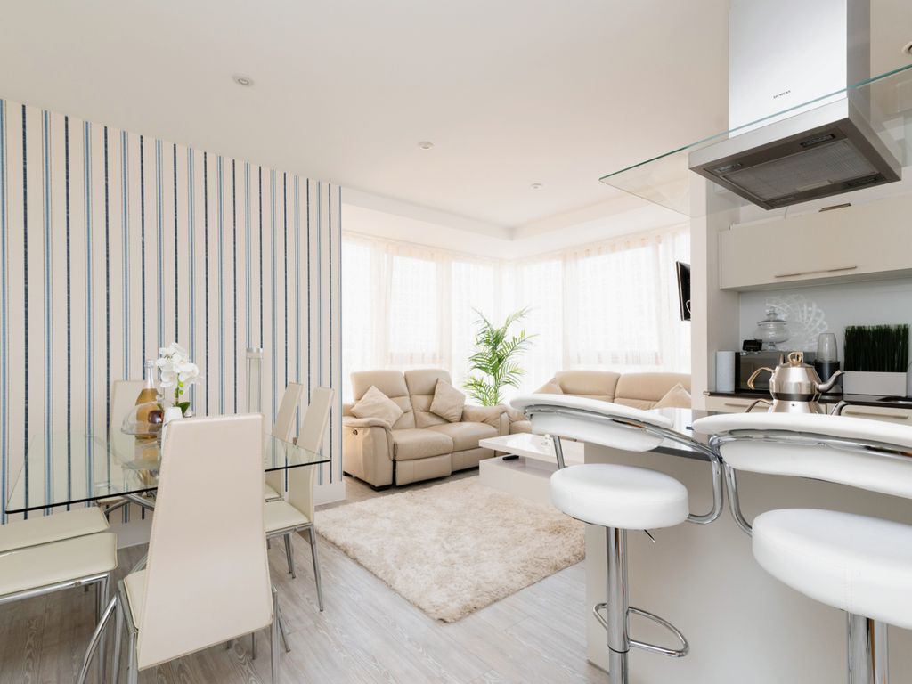 2 bed flat for sale in Empire Way, Caerdydd, Empire Way, Cardiff CF11