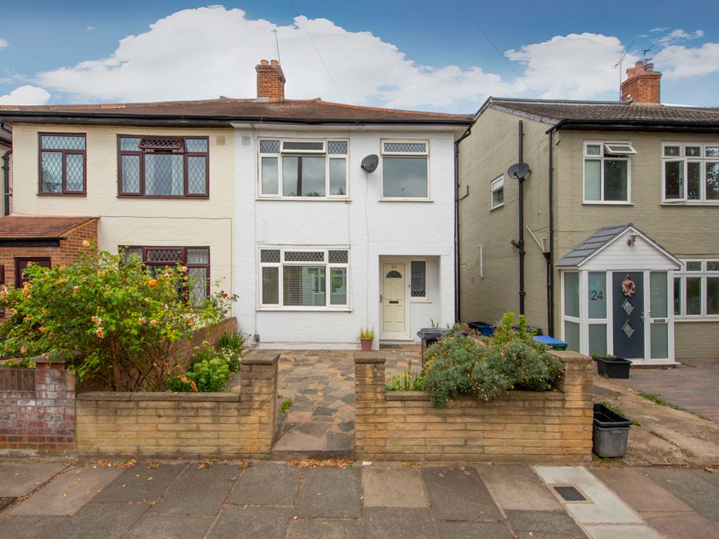 3 bed semidetached house for sale in Alton Gardens, Whitton, Middlesex