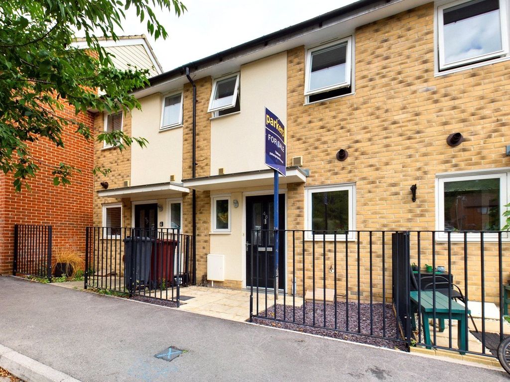 2 bed terraced house for sale in Tay Road, Tilehurst, Reading