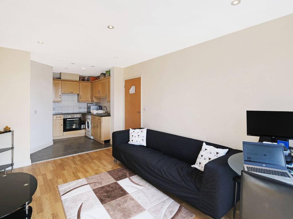 New home, 1 bed flat for sale in 399425 Eastern Avenue, Gants Hill IG2