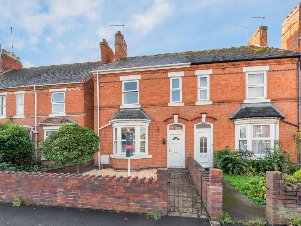 3 bed semidetached house for sale in Pershore Road, Hampton, Evesham