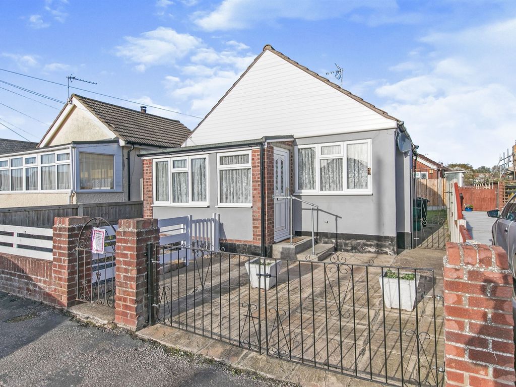 1 bed detached bungalow for sale in Meadow Way, Jaywick, ClactonOnSea