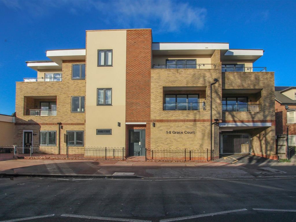 2 bed flat for sale in St. Marys Lane, Upminster RM14, £475,000 Zoopla