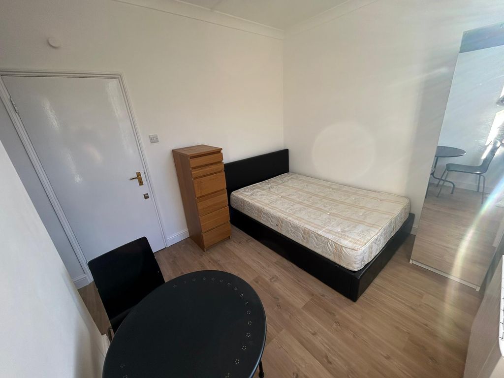 1 bed flat to rent in Finsbury Park Road, London N4, £1,600 pcm Zoopla