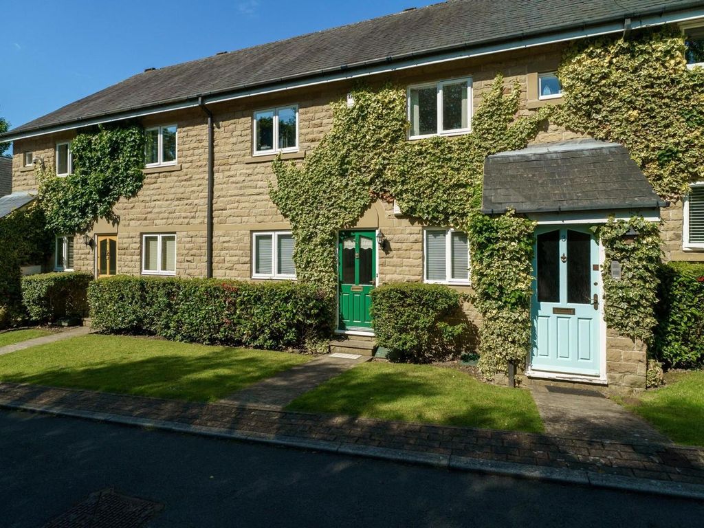 2 bed flat for sale in Harlow Court, Park Avenue, Roundhay, Leeds LS8