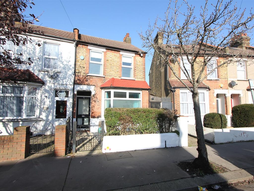 2 bed end terrace house for sale in Alderton Road, Croydon