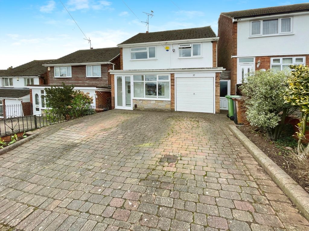 3 bed detached house for sale in Ivanhoe Road, Birmingham B43, £310,000