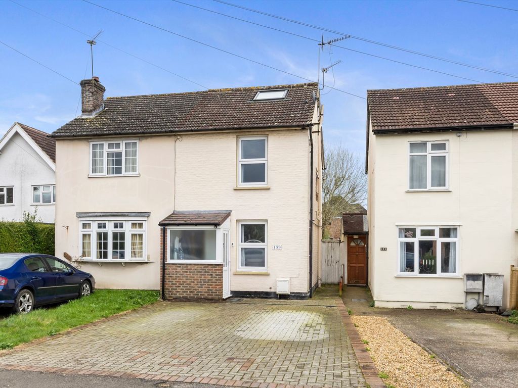 3 bed semidetached house for sale in Albert Road, Horley RH6, £400,000