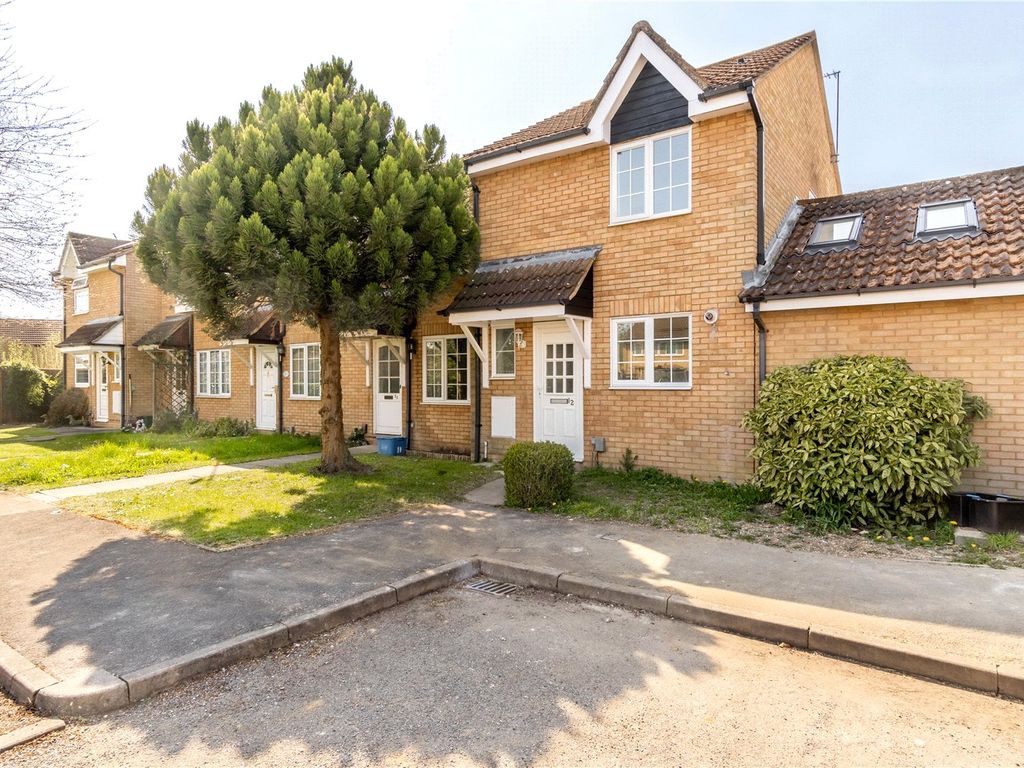 3 bed end terrace house to rent in Calverley Close, Thorley,