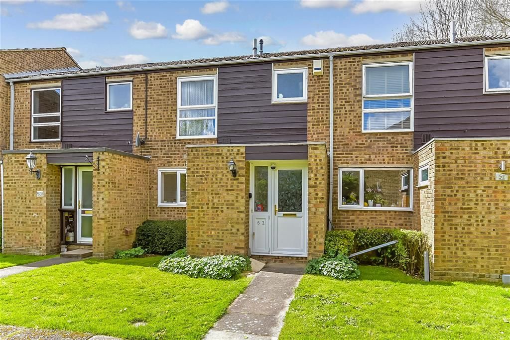 3 bed terraced house for sale in Farm Holt, New Ash Green, Longfield