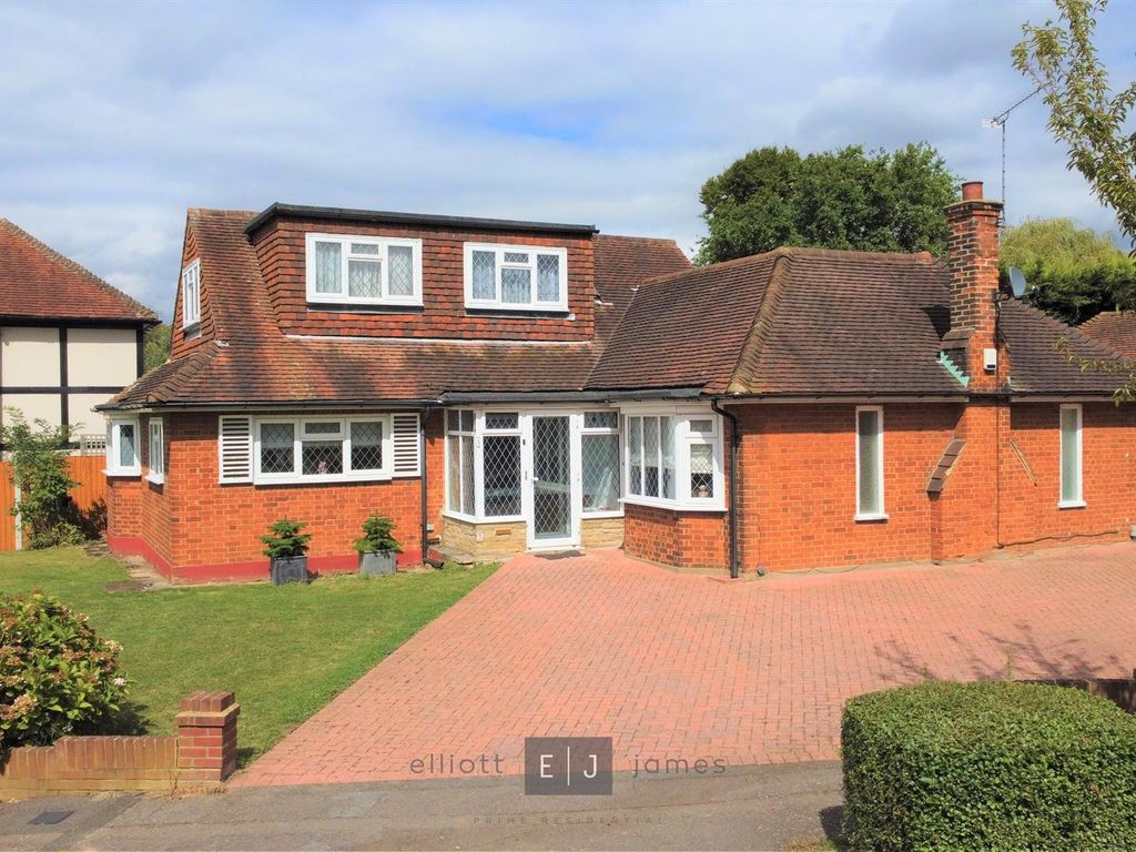 4 bed detached bungalow for sale in Almonds Avenue, Buckhurst Hill IG9
