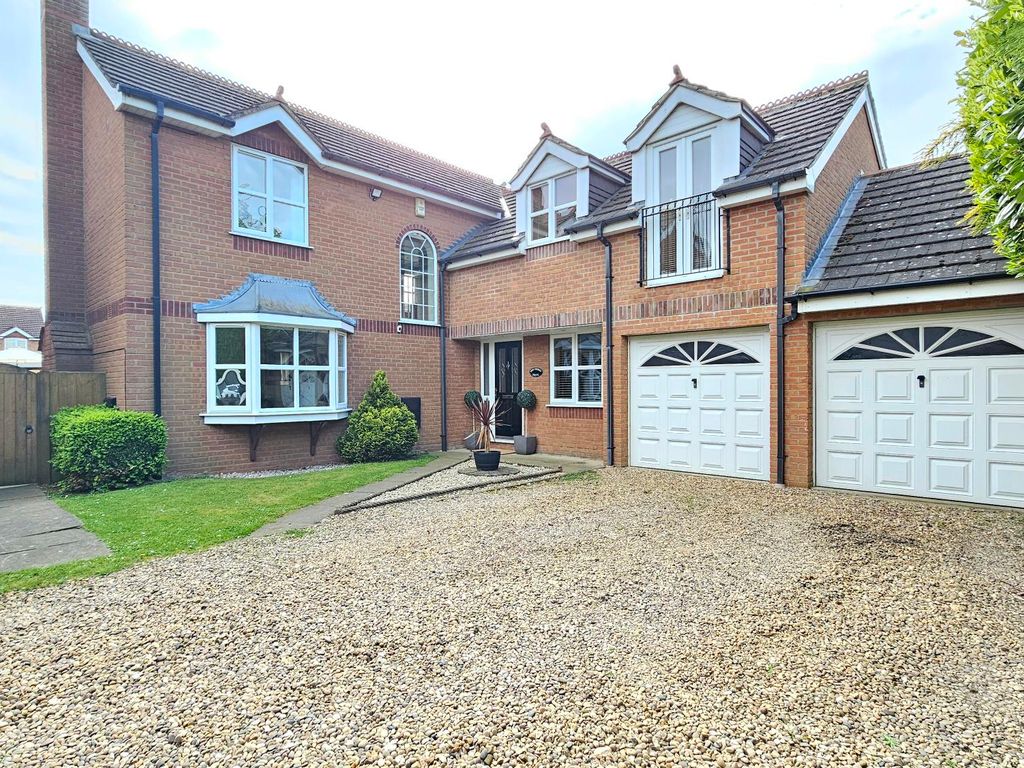 5 bed detached house for sale in Stokes Drive, Sleaford NG34, £375,000