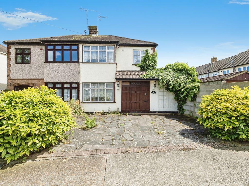 3 bed semidetached house for sale in Brook Way, Rainham RM13, £350,000