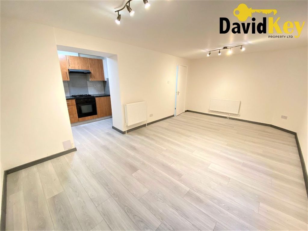 2 bed flat to rent in Blackstock Road, London N4, £1,750 pcm Zoopla