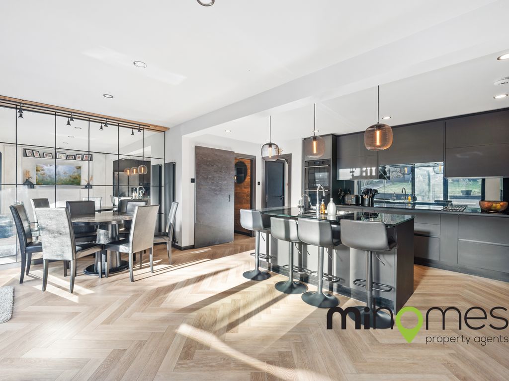 3 bed semidetached house for sale in Lonsdale Drive, Enfield EN2, £