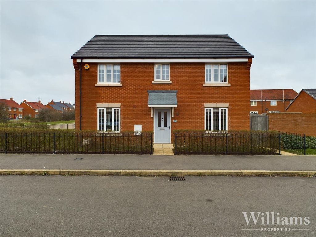 4 bed detached house for sale in Moore Crescent, Berryfields
