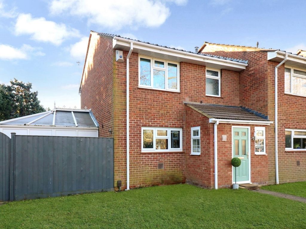 3 bed semidetached house for sale in Mortimer Road, Botley SO30, £