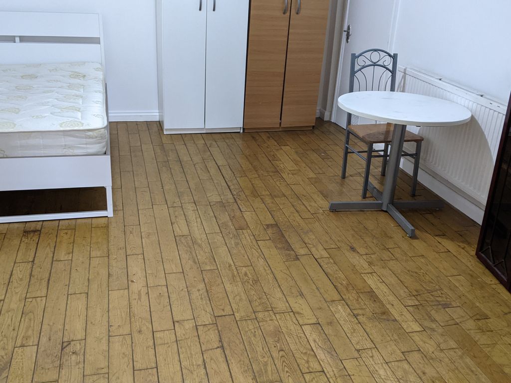 Room to rent in Mortlake Rd, Ilford London IG1 Zoopla