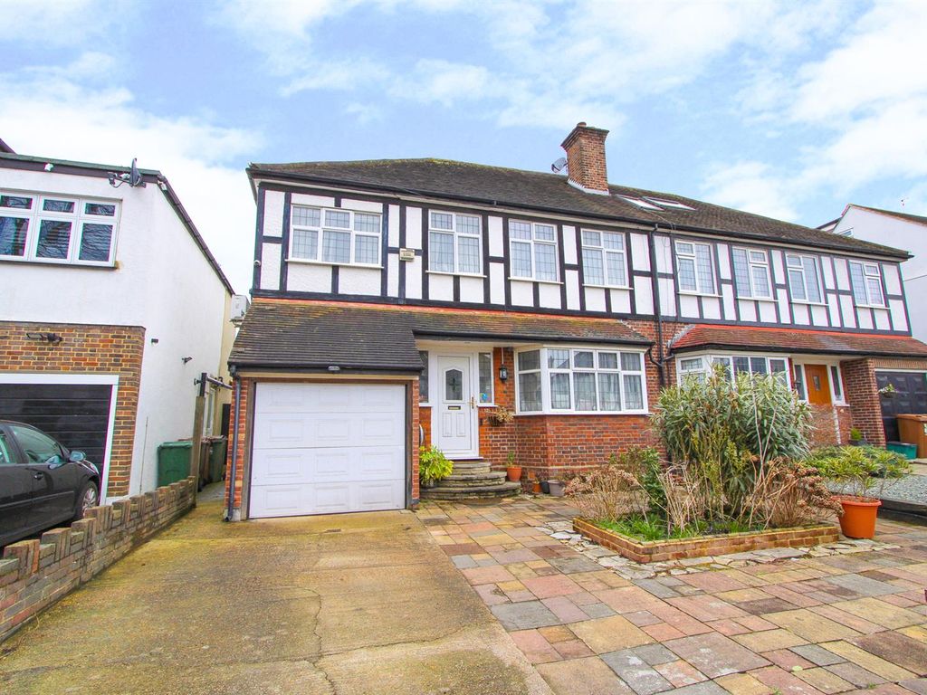 5 bed semidetached house for sale in Quarry Rise, Cheam, Sutton SM1