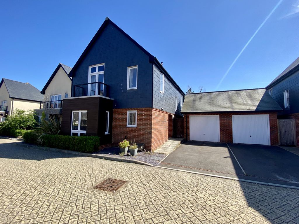 4 bed detached house for sale in Buttercup Drive, Polegate, East Sussex