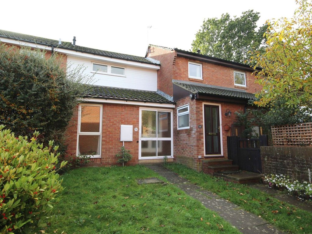 3 bed terraced house to rent in King Arthur Close, Cheltenham