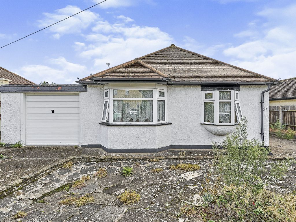 3 bed detached bungalow for sale in Bruce Avenue, Shepperton TW17 Zoopla