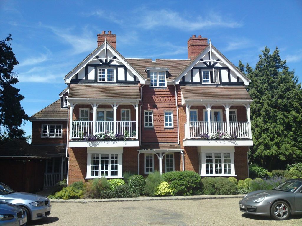 2 Bed Flat To Rent In Berries Road Cookham Maidenhead Sl6 £1 650 Pcm