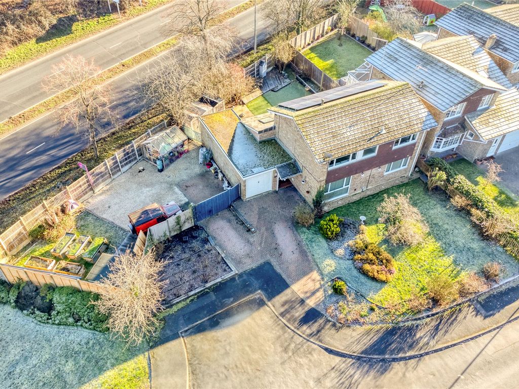 4 bed detached house for sale in Avebury, Bracknell, Berkshire RG12, £