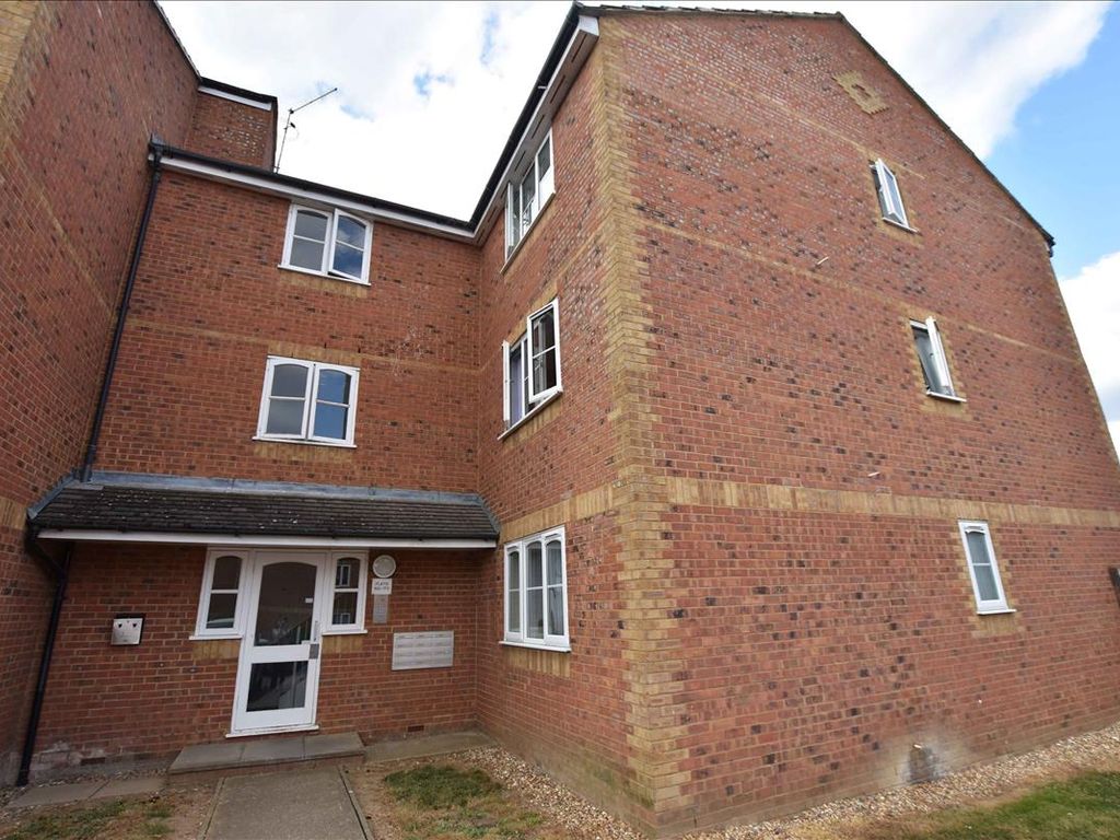 Studio for sale in Redford Close, Feltham, Middlesex TW13, £175,000