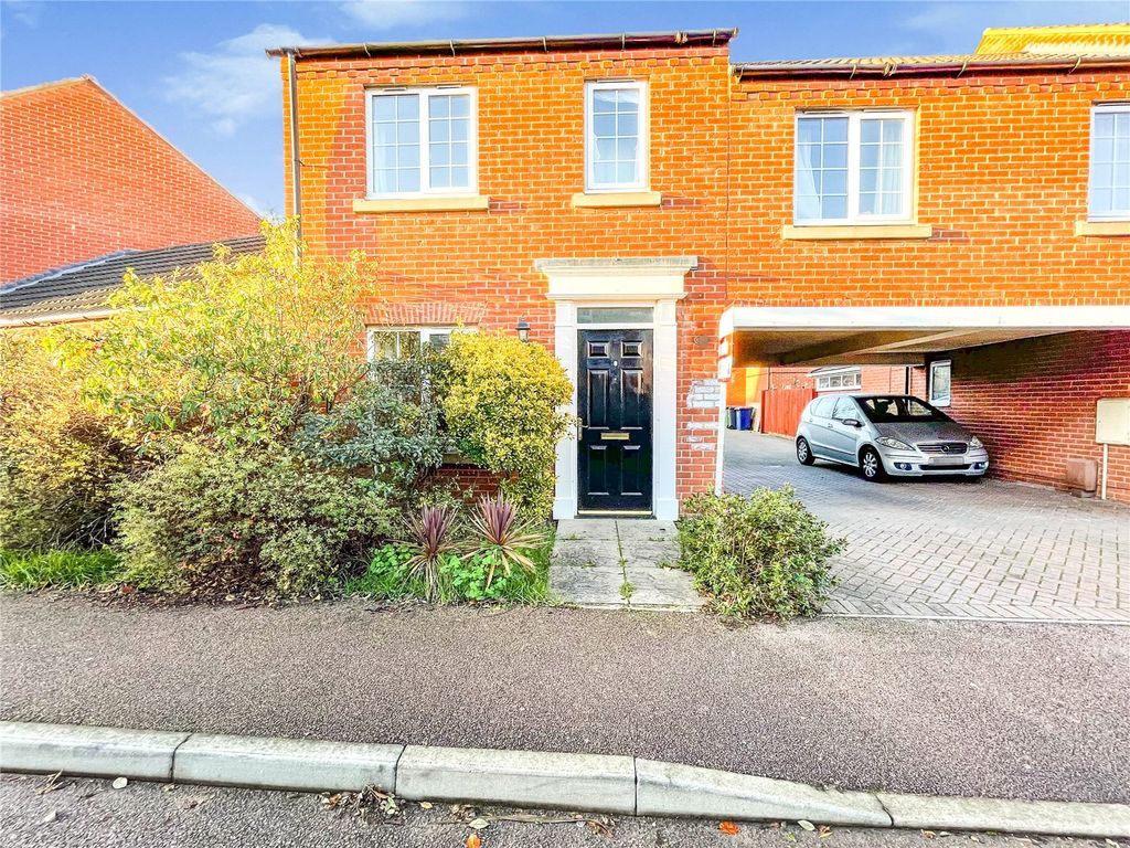 3 bed semidetached house for sale in Flawn Way, Eynesbury, St. Neots
