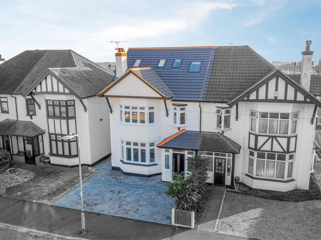 3 bed flat for sale in Ambleside Drive, SouthendOnSea SS1 Zoopla