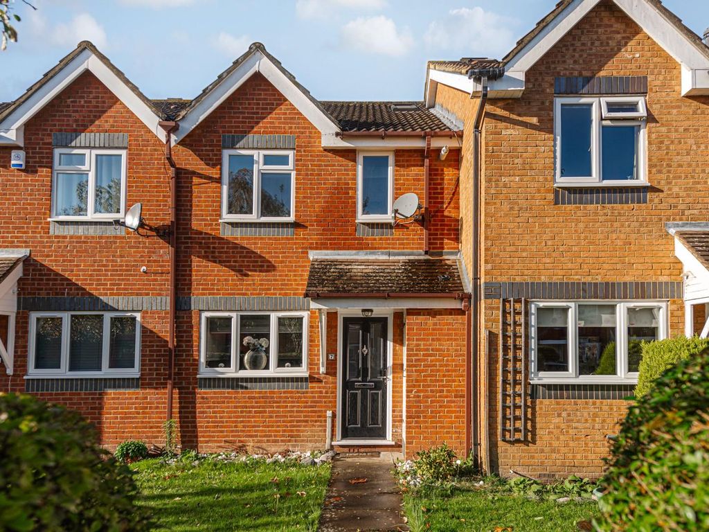 4 bed terraced house for sale in Cotswold Way, Worcester Park KT4, £