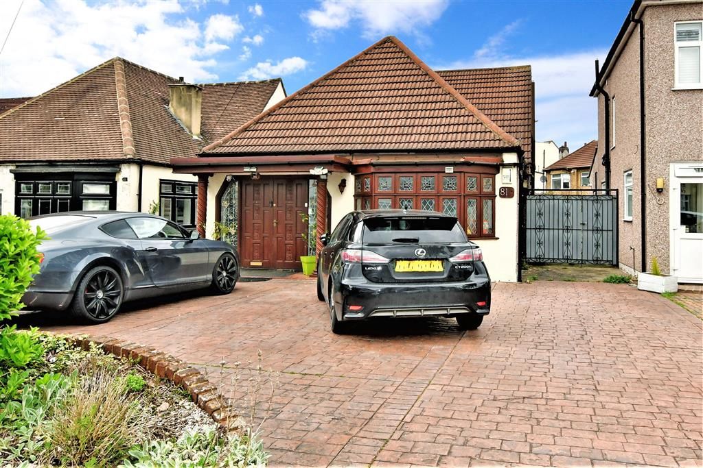 3 bed bungalow for sale in Marlands Road, Clayhall, Essex IG5 Zoopla