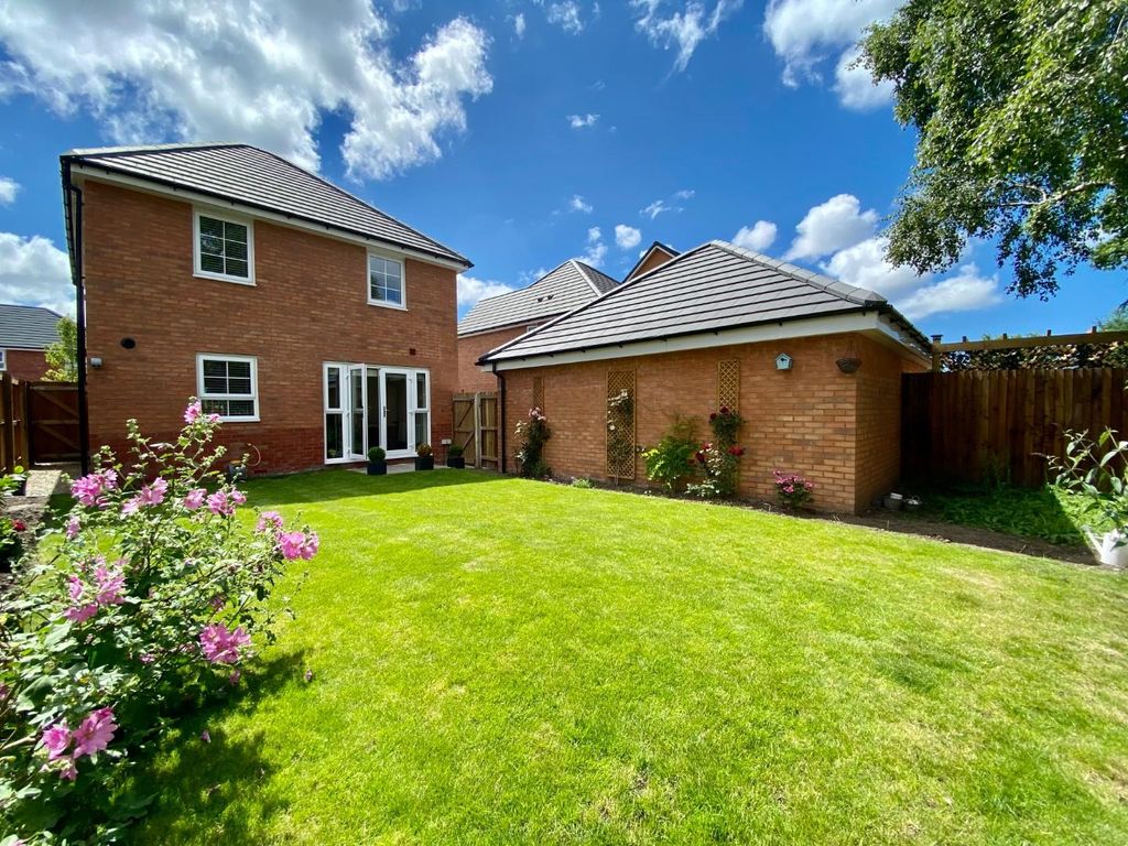 4 bed detached house for sale in Thorn Tree Drive, Liverpool L23, £300,000 Zoopla