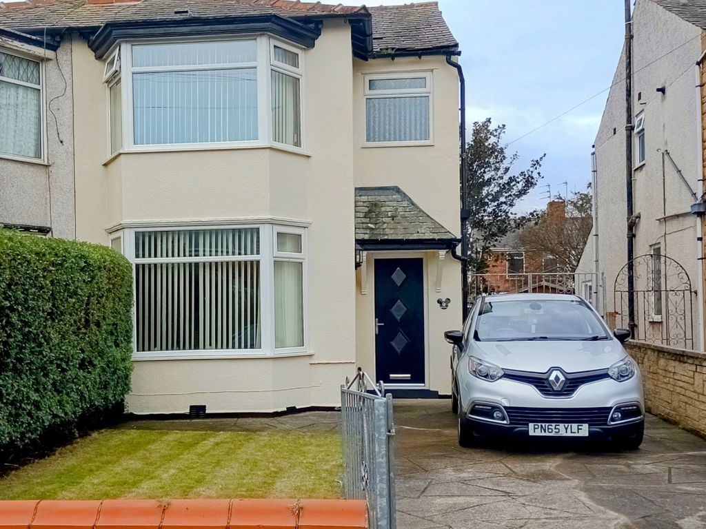 3 bed semidetached house for sale in Banbury Avenue, Blackpool FY2, £