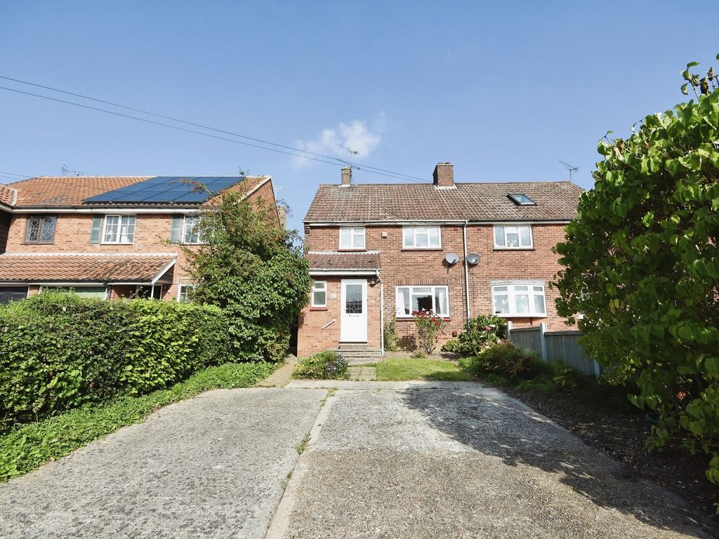 3 bed semidetached house for sale in Well Lane, Galleywood, Chelmsford