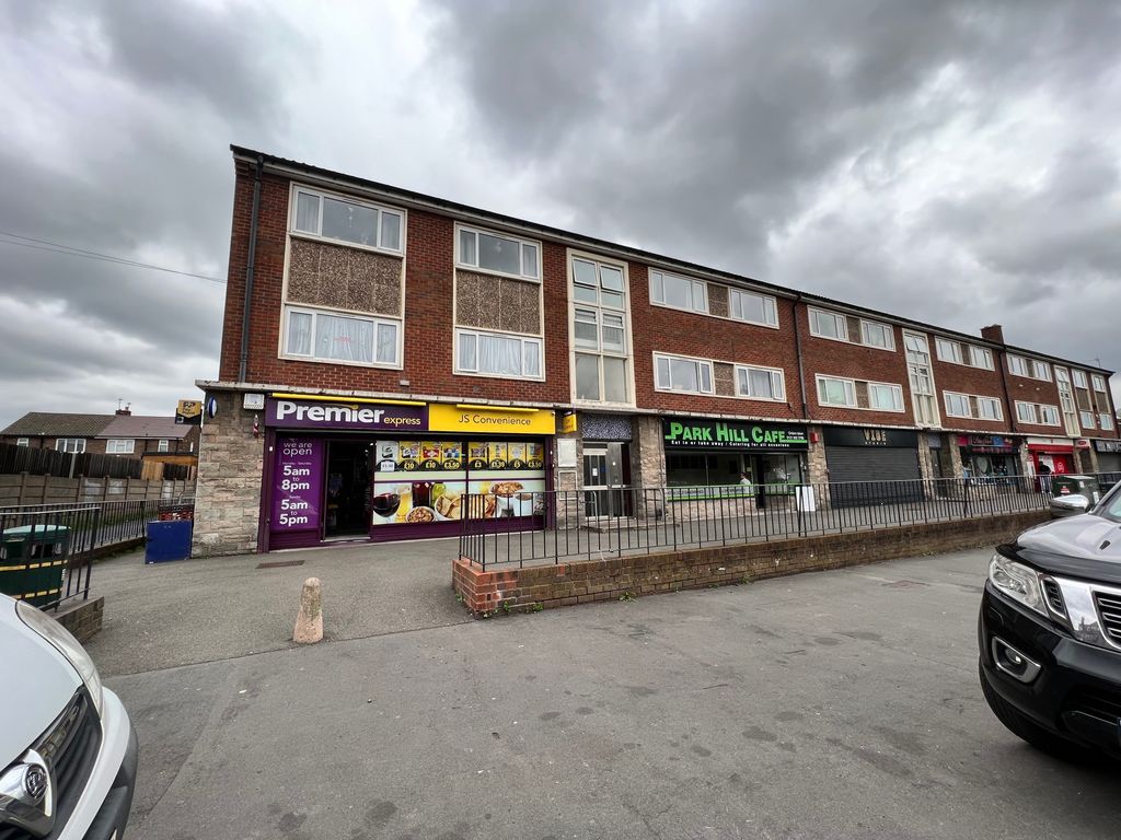 2 bed flat to rent in Coronation Road, Wednesbury WS10, £700 pcm Zoopla