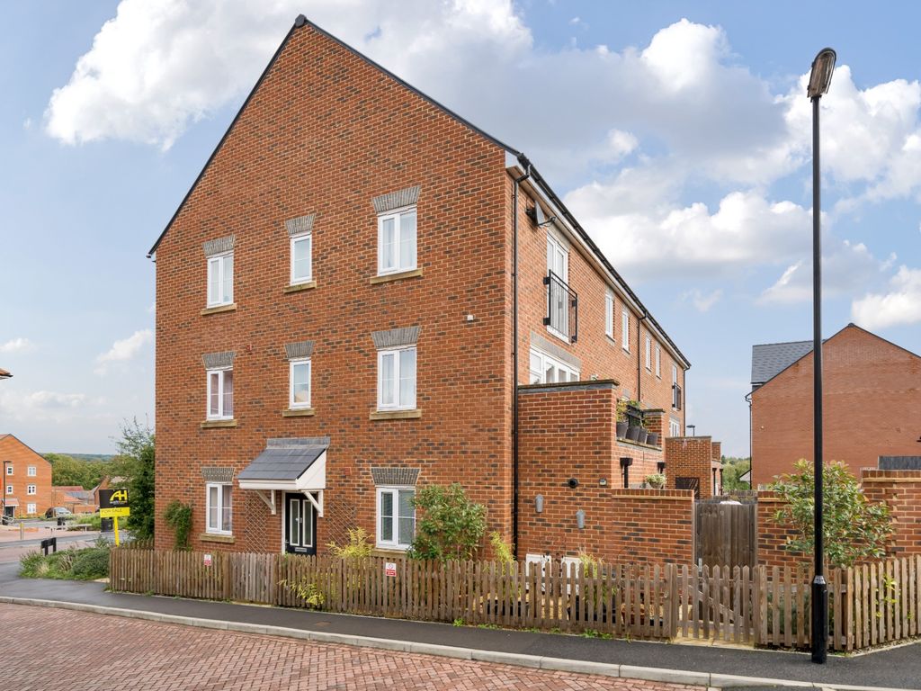 3 bed end terrace house for sale in Heathcote Road, Picket Piece