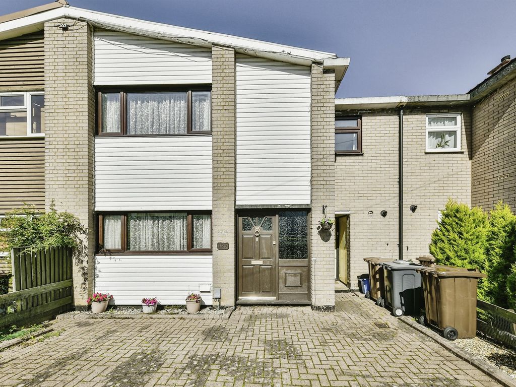 3 bed terraced house for sale in Valley Way, Stevenage SG2, £270,000