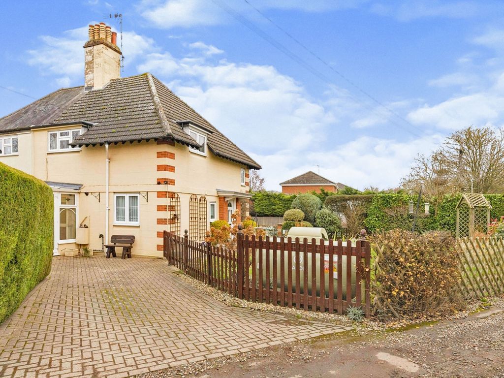 3 bed semidetached house for sale in Brookside, Chipping, Buntingford