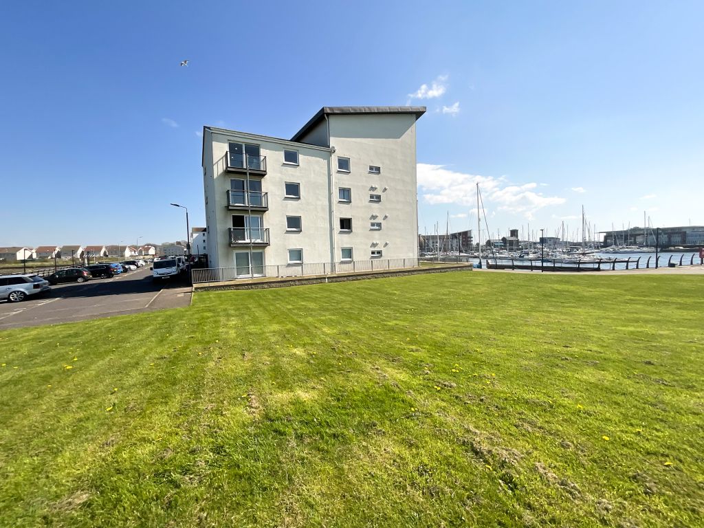 3 bed flat for sale in Mariners View, Ardrossan KA22, £130,000 Zoopla