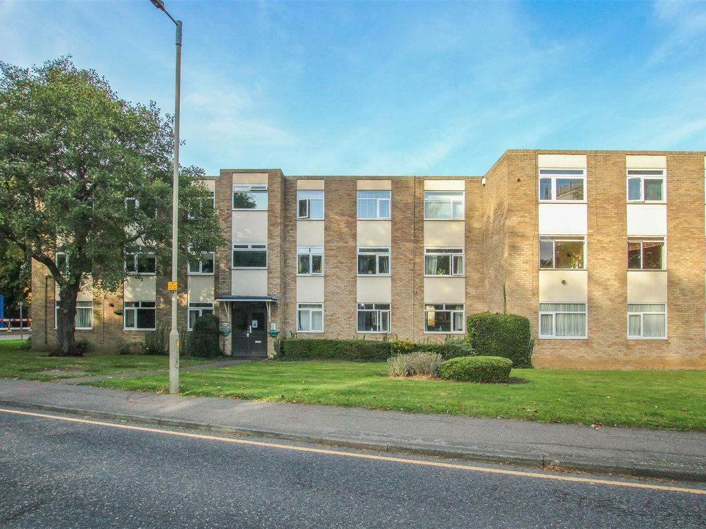 2 bed flat for sale in Eagle Way, Great Warley, Brentwood CM13, £