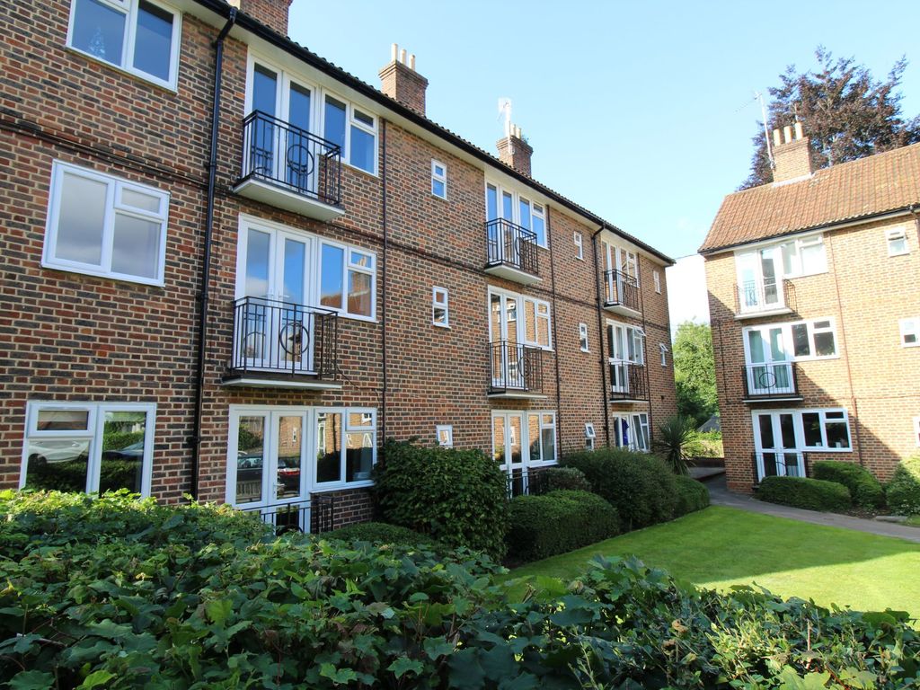 2 bed flat to rent in Westall Close, Hertford SG13 Zoopla
