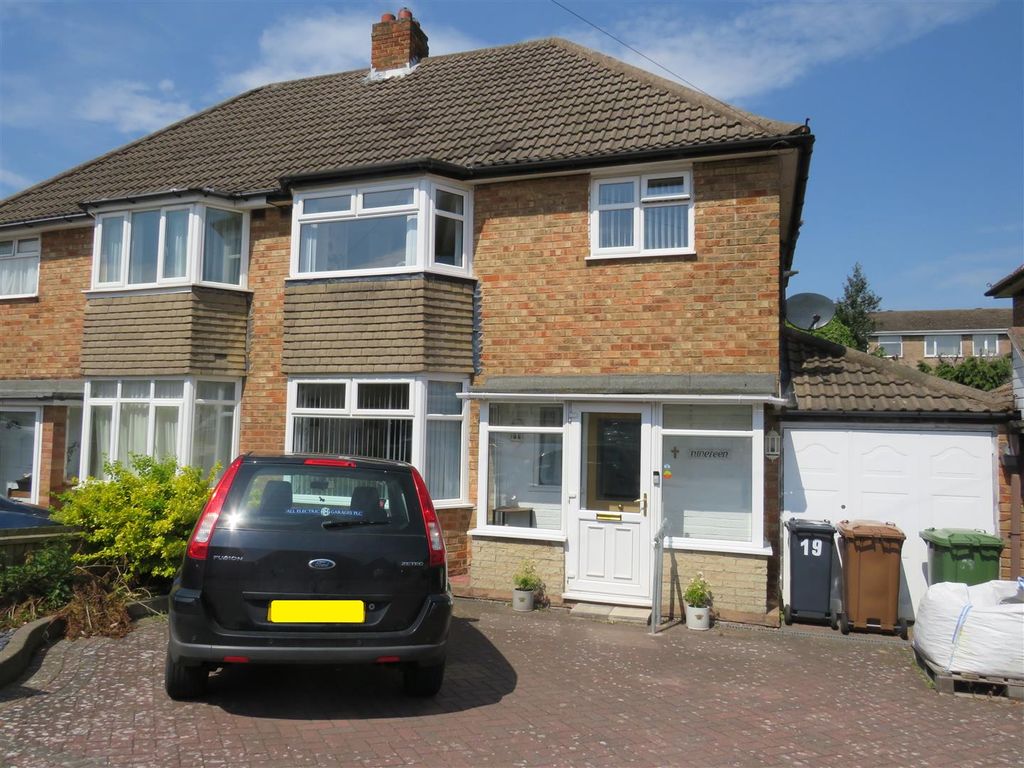 3 bed semidetached house for sale in Southfield Avenue, Castle
