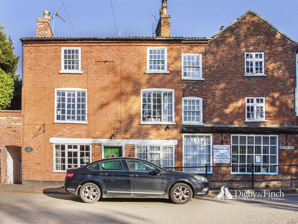 4 bed property for sale in Kneeton Road, East Bridgford, Nottingham
