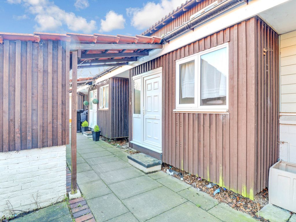 3 bed terraced house for sale in Malyons, Basildon SS13 Zoopla