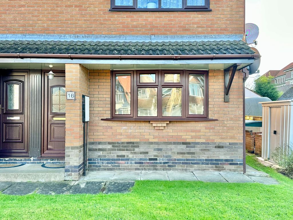 2 bed flat to rent in Park Avenue, Skegness PE25, £600 pcm Zoopla